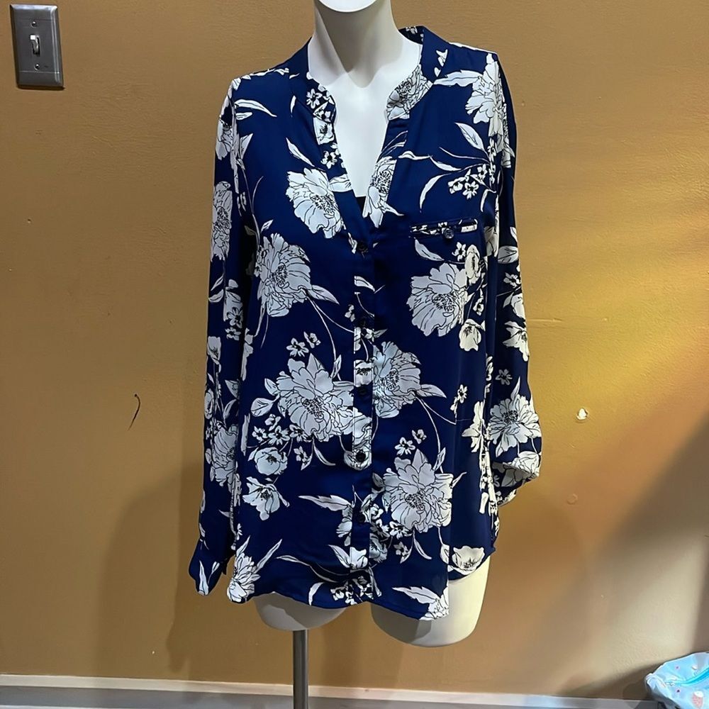 Kut from the kloth floral blouse blue button up Women's Size M